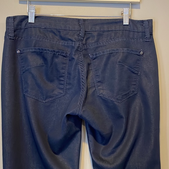 James Jeans, 31, Twiggy, dark wash, lightweight jeans (cotton/poly/Lycra), EUC - Picture 7 of 8